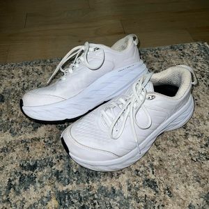 HOKA Women’s Bondi SR Shoes (water resistant leather)
